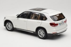 BMW X5 E70 Alpine White Paragon 1:18 PA-97073 Fém – 7. kép a 8-ből
