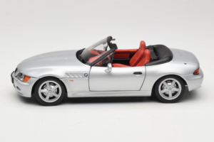 BMW Z3 Kabrió Ezüst UT Models 1:18 20402 Fém – 4. kép a 8-ből