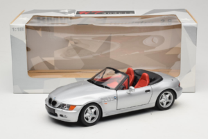 BMW Z3 Kabrió Ezüst UT Models 1:18 20402 Fém – 8. kép a 8-ből