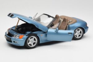 BMW Z3 E36/7 James Bond Goldeneye Kék Metál UT Models 1:18 180024336 Fém – 2. kép a 8-ből