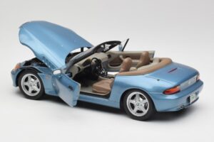BMW Z3 E36/7 James Bond Goldeneye Kék Metál UT Models 1:18 180024336 Fém – 5. kép a 8-ből