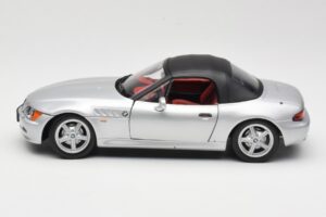 BMW Z3 Roadster 1.8 Ezüst UT Models 1:18 20404 Fém – 4. kép a 8-ből