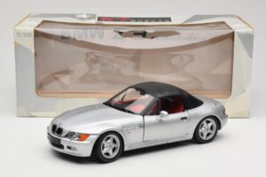 BMW Z3 Roadster 1.8 Ezüst UT Models 1:18 20404 Fém – 8. kép a 8-ből