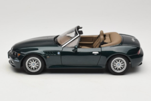 BMW Z3 Roadster 2.8 Sötétzöld Márkakereskedői Kiadás UT Models 1:18 80439411713 Fém – 4. kép a 8-ből