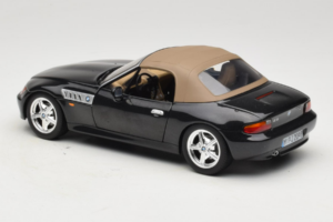 BMW Z3 Roadster Zöld Márkakereskedői Kiadás UT Models 1:18 80439411711 Fém – 7. kép a 8-ből