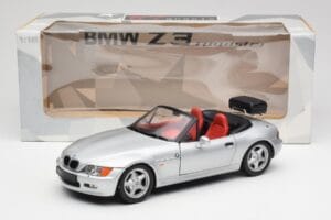 BMW Z3 Roadster Csomagtartóval Ezüst UT Models 1:18 20407 Fém – 8. kép a 8-ből