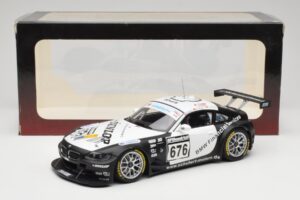 BMW Z4 #676 H. Stuck / J. Hennerici / D. Hurtgen Team Schubert Nürburgring 24 Hours 2006 AUTOart 1:18 80649 Fém – 6. kép a 6-ből