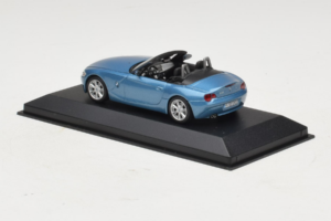 BMW Z4 E85 Kabrió Light Blue Metallic Minichamps 1:43 BMW016 Fém – 3. kép a 4-ből
