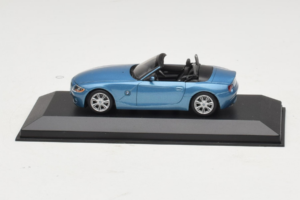 BMW Z4 E85 Kabrió Light Blue Metallic Minichamps 1:43 BMW016 Fém