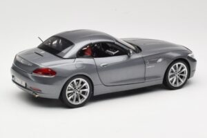 BMW Z4 E89 sDrive 35i Space Grey Metallic Kyosho 1:18 80432147085 Fém – 3. kép a 8-ből