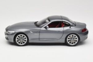 BMW Z4 E89 sDrive 35i Space Grey Metallic Kyosho 1:18 80432147085 Fém – 4. kép a 8-ből