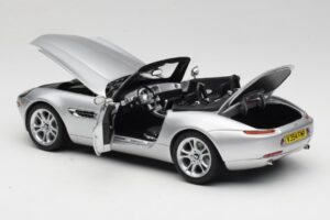 BMW Z8 E52 Kabrió Ezüst Kyosho 1:18 80432411551 Fém – 7. kép a 8-ből