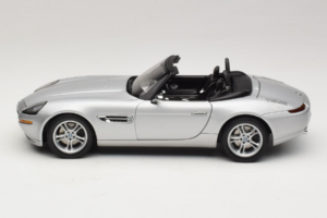 BMW Z8 Ezüst 007 The World Is Not Enough AUTOart 1:18 70511 Fém – 4. kép a 8-ből