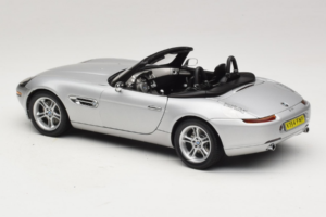 BMW Z8 Ezüst 007 The World Is Not Enough AUTOart 1:18 70511 Fém – 7. kép a 8-ből