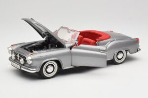 Borgward Isabella Kabrió Ezüst Revell 1:18 8411 Fém – 2. kép a 8-ből