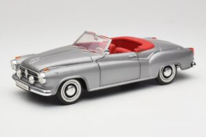 Borgward Isabella Kabrió Ezüst Revell 1:18 8411 Fém