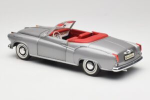 Borgward Isabella Kabrió Ezüst Revell 1:18 8411 Fém – 7. kép a 8-ből