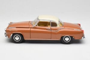 Borgward Isabella Coupe Bronz Fehér Revell 1:18 08982 Fém – 4. kép a 8-ből