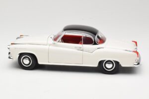 Borgward Isabella Kupé Fehér Revell 1:18 08982-W1 Fém – 4. kép a 8-ből