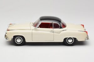 Borgward Isabella Coupe Fehér Revell 1:18 08859 Fém – 4. kép a 8-ből