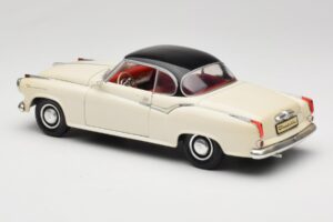 Borgward Isabella Coupe Fehér Revell 1:18 08859 Fém – 7. kép a 8-ből