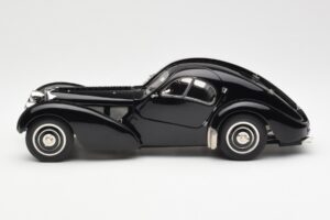Bugatti 57SC Atlantic Fekete CMC 1:18 M-085 Fém – 3. kép a 6-ből