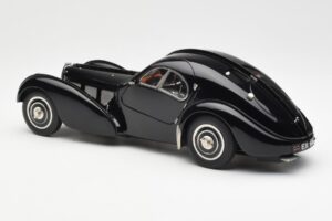 Bugatti 57SC Atlantic Fekete CMC 1:18 M-085 Fém – 5. kép a 6-ből