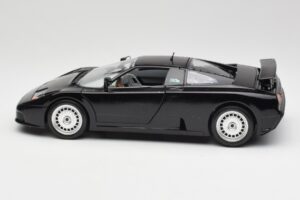 Bugatti EB110 Fekete Bburago 1:18 3055 Fém – 4. kép a 8-ből