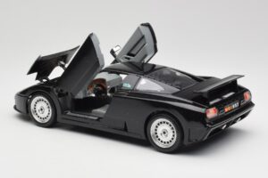 Bugatti EB110 Fekete Bburago 1:18 3055 Fém – 5. kép a 8-ből