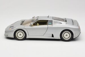 Bugatti EB110 Ezüst Bburago 1:18 3035-S Fém – 4. kép a 8-ből