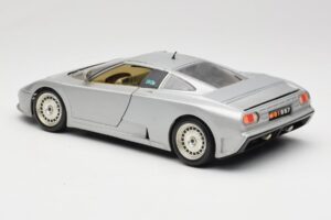 Bugatti EB110 Ezüst Bburago 1:18 3035-S Fém – 7. kép a 8-ből