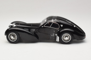 Bugatti Type 57 SC Atlantic Fekete Solido 1:18 S1802101 Fém – 3. kép a 6-ből