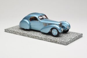 Bugatti Type 57SC Atlantic Kék Minichamps 1:18 107110320 Fém – 4. kép a 6-ből
