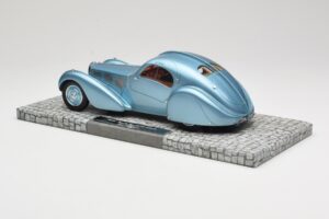Bugatti Type 57SC Atlantic Kék Minichamps 1:18 107110320 Fém – 5. kép a 6-ből