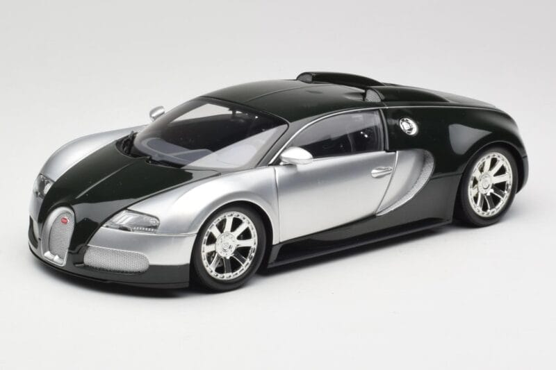 Bugatti Veyron Edition Centenaire Chrome Green Minichamps 1:18 100110852 Fém