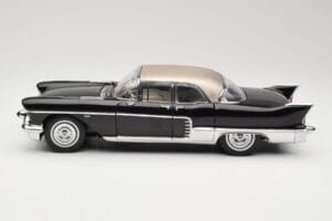 Cadillac Brougham Fekete Sun Star 1:18 4001 Fém – 4. kép a 8-ből