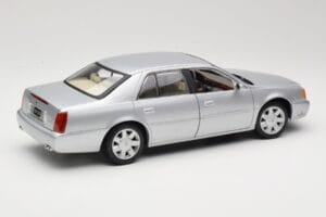 Cadillac DeVille DTS Maisto 1:18 56061 Fém – 3. kép a 8-ből