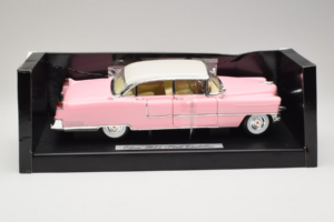 Cadillac Elvis Presley's Rózsaszín MRC 1:18 79201 Fém