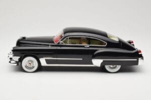 Cadillac Series 62 Club Sedanette Fekete BoS Models 1:18 BOS292 Gyanta – 3. kép a 6-ből
