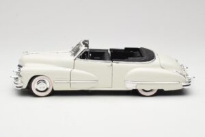 Cadillac Series 62 Kabrió Fehér Anson 1:18 30335 Fém – 4. kép a 8-ből
