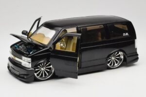 Chevrolet Astro Van Tuned Fekete Jada 1:18 63122 Fém – 2. kép a 8-ből