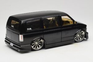 Chevrolet Astro Van Tuned Fekete Jada 1:18 63122 Fém – 3. kép a 8-ből