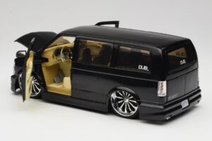Chevrolet Astro Van Tuned Fekete Jada 1:18 63122 Fém – 5. kép a 8-ből