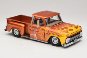 Chevrolet C-10 Stepside Pickup Lowrider Narancssárga Lángmintával Sun Star 1:18 1392 Fém – 4. kép a 6-ből
