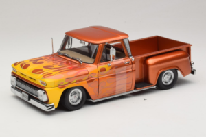 Chevrolet C-10 Stepside Pickup Lowrider Narancssárga Lángmintával Sun Star 1:18 1392 Fém