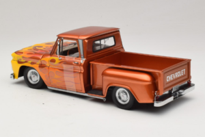 Chevrolet C-10 Stepside Pickup Lowrider Narancssárga Lángmintával Sun Star 1:18 1392 Fém – 5. kép a 6-ből