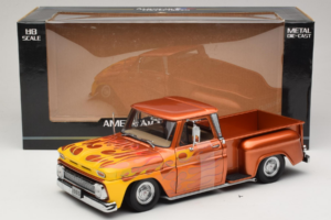 Chevrolet C-10 Stepside Pickup Lowrider Narancssárga Lángmintával Sun Star 1:18 1392 Fém – 6. kép a 6-ből