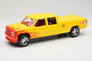 Chevrolet C2500 Silverado Pussy Wagon From Kill Bill Sárga GreenLight 1:18 19015 Fém