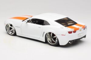 Chevrolet Camaro Concept Tuned Fehér Jada 1:18 63014 Fém – 7. kép a 8-ből