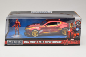 Chevrolet Camaro Iron Man Figurával Metals Diecast 1:24 99724 Fém